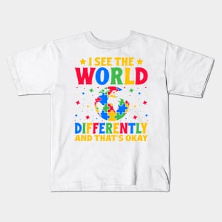 I see the world differently and that's okay Autism Awareness Gift for Birthday, Mother's Day, Thanksgiving, Christmas Kids T-Shirt